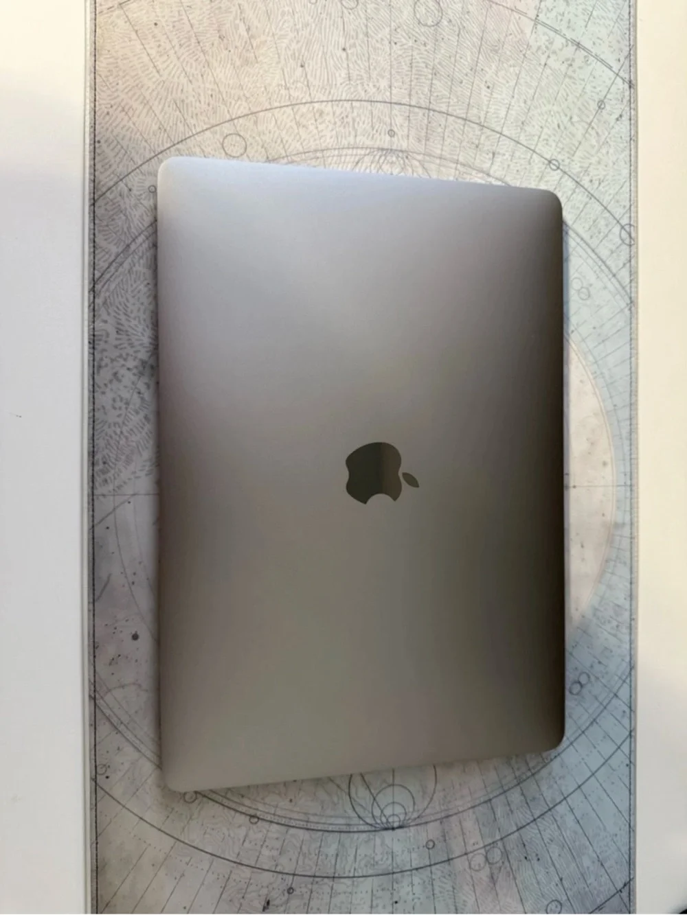 2017-18 13in MacBook Pro Touch Bar 8GB RAM 512 GB SSD Space Gray Excellent Cond